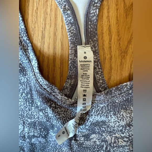 Lululemon women’s tank top - Picture 2 of 3